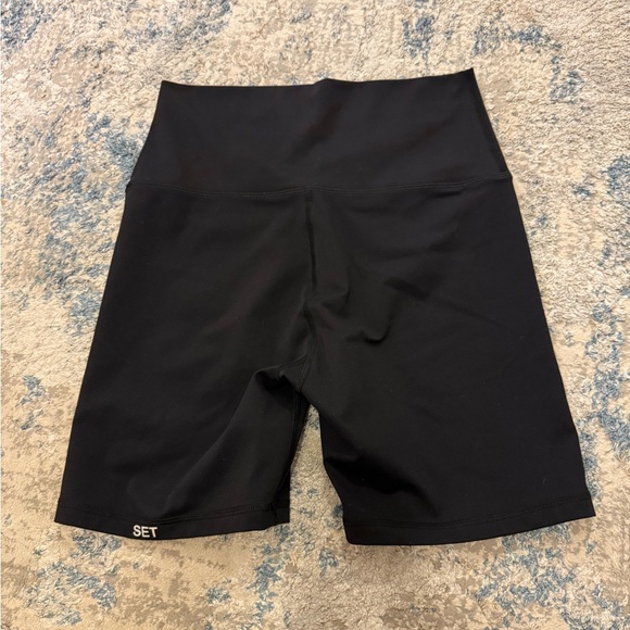 Set Active LUXFORM® Bike Shorts - Picture 1 of 3